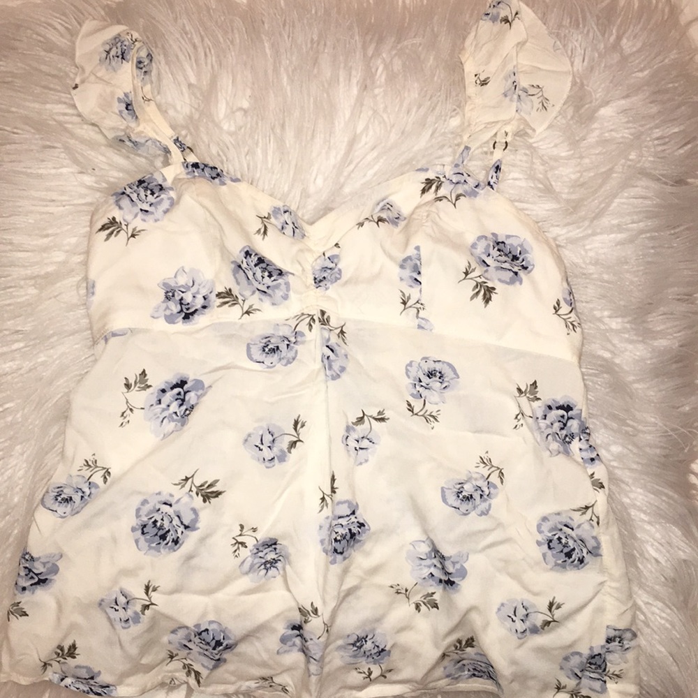 Floral Abercrombie and Fitch flutter sleeve top